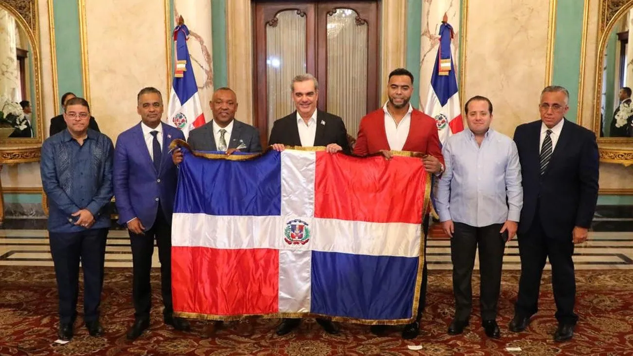 Abinader entrega la bandera al equipo que irá al Clásico Mundial