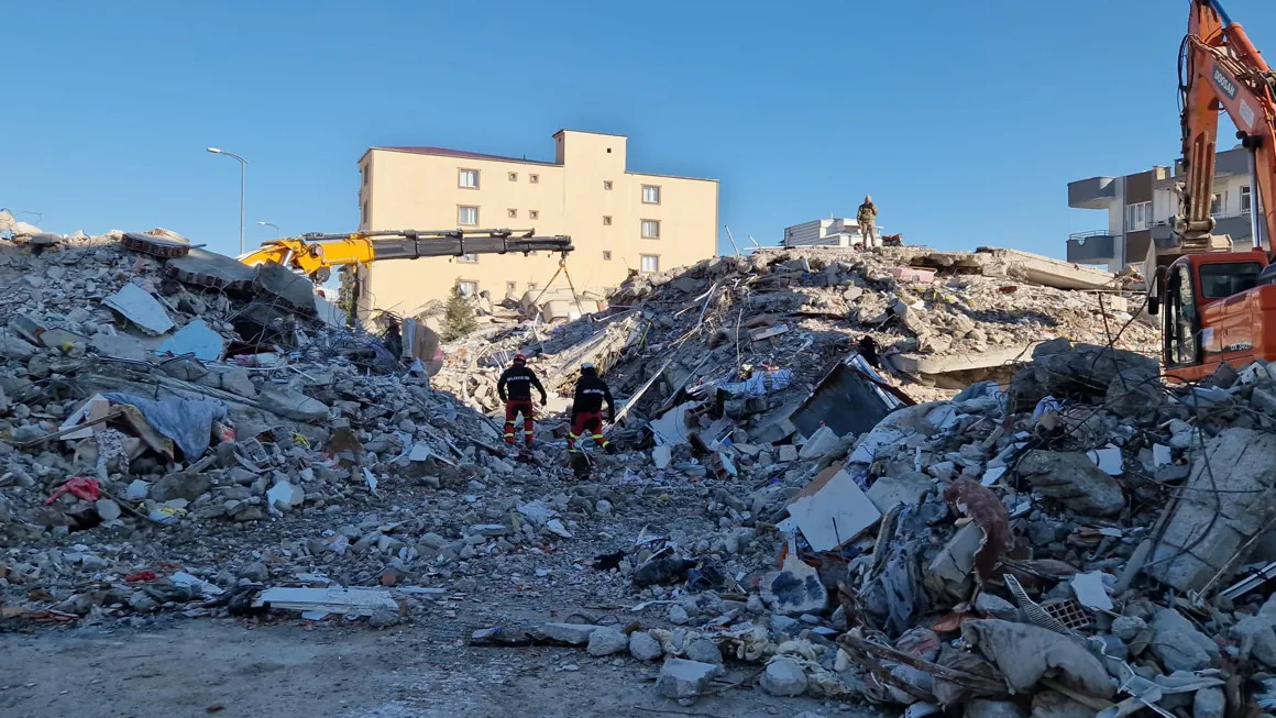 Los fallecidos en el terremoto en Turquía y Siria superan ya los 16.000