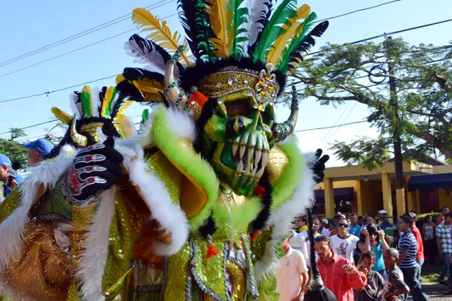 Abinader emite decreto que instruye Premios Anuales del Carnaval Dominicano