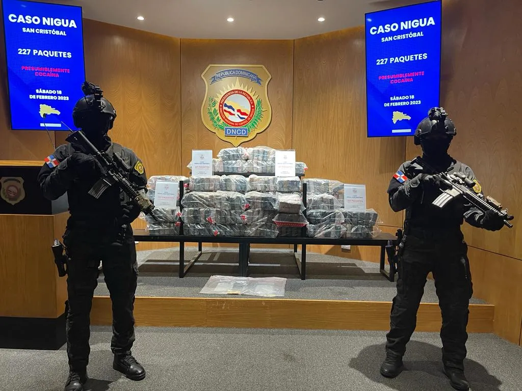 Confiscan 227 paquetes de presumible cocaína en Nigua 