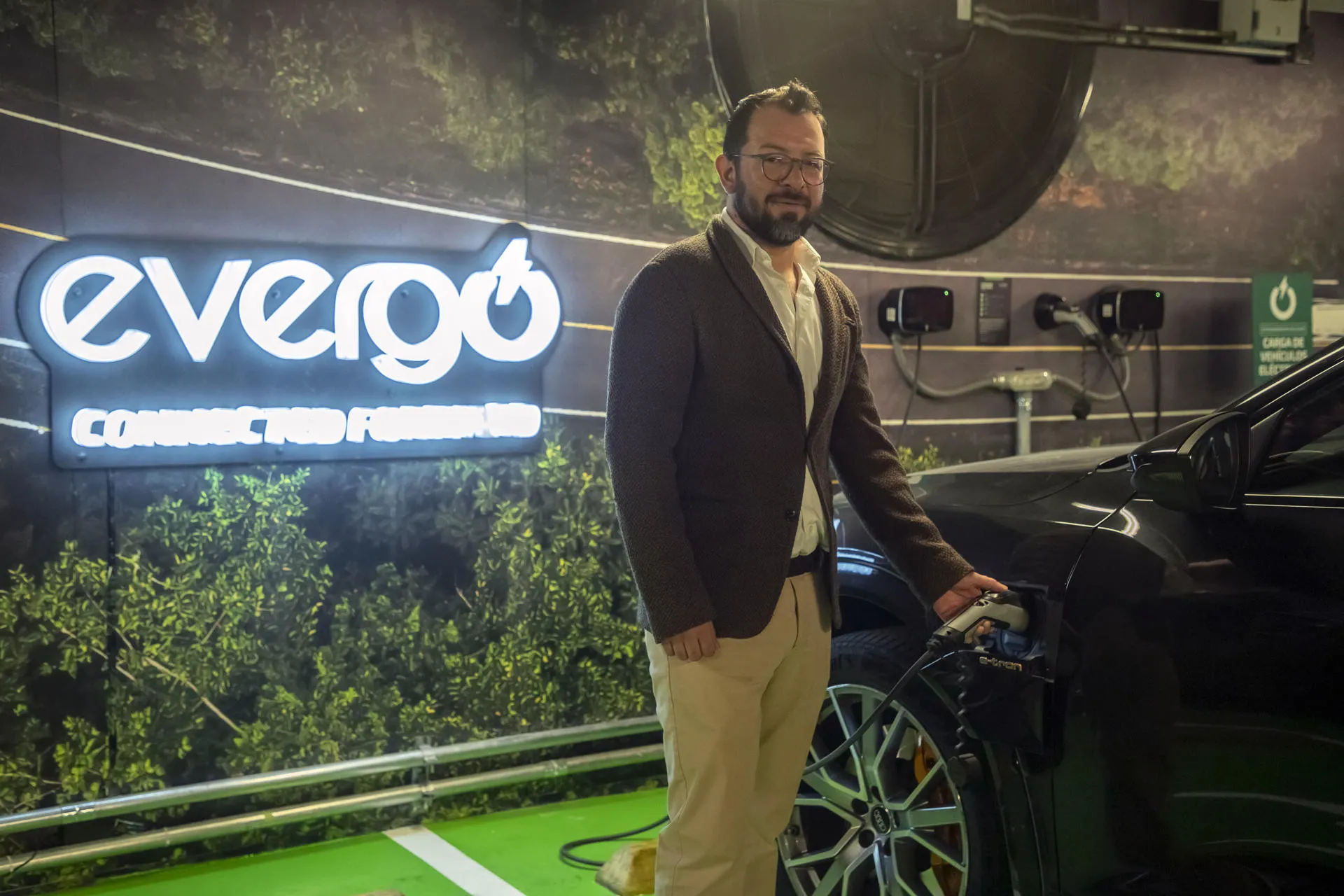 Empresa dominicana Evergo colocará 15 mil estaciones para autos eléctricos en México