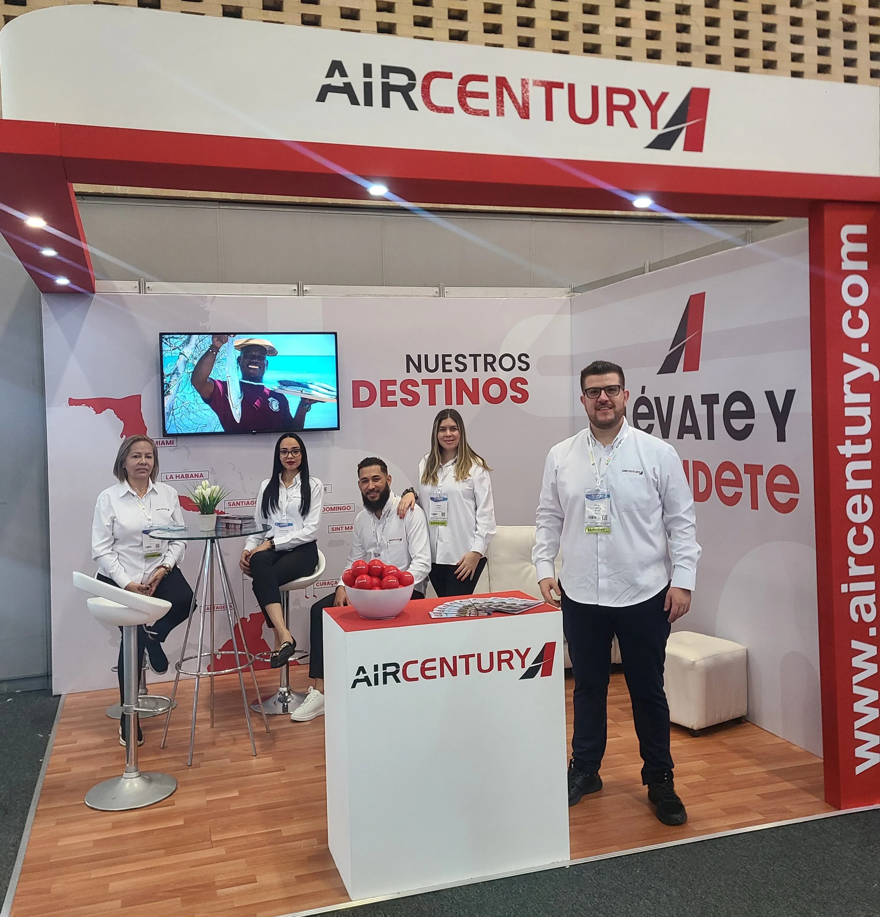 Air Century participa en la feria turística ANATO 2023 en Bogotá