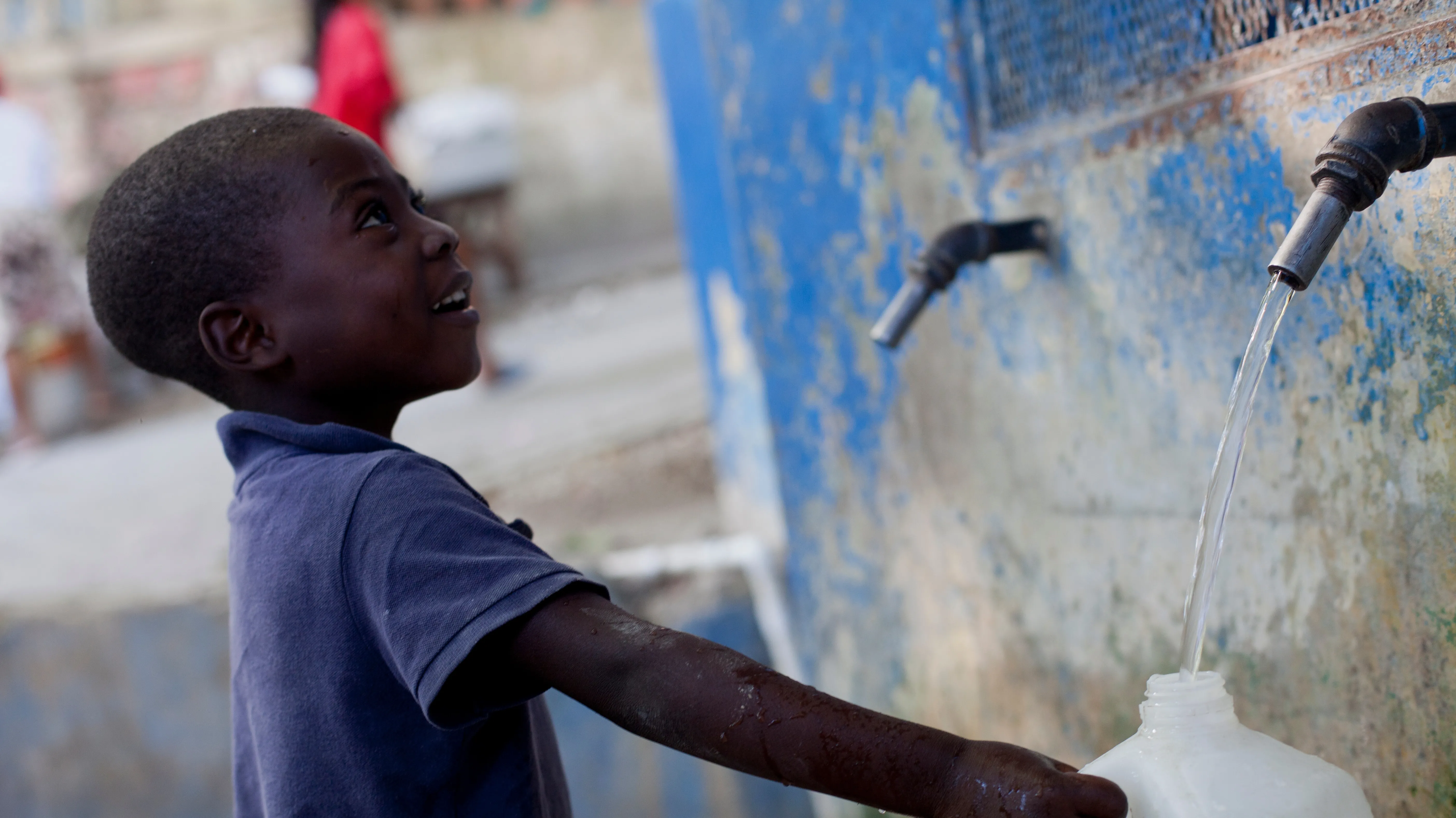Comisionado de la ONU constata en Haití que bandas controlan hasta el agua