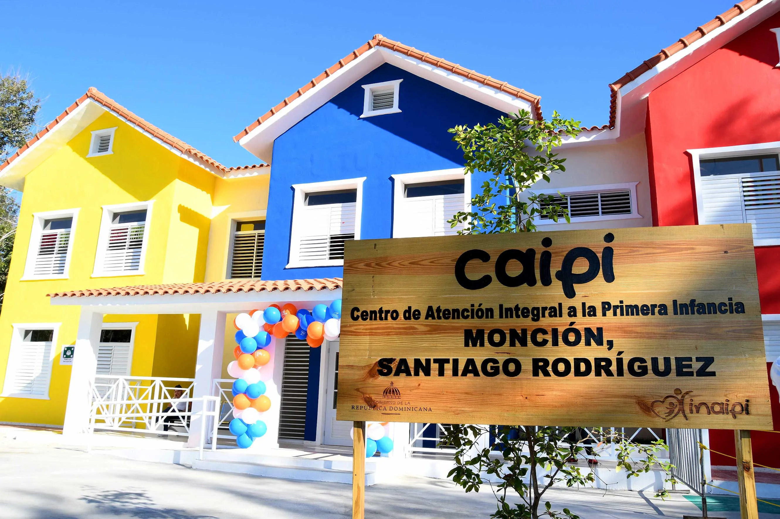 Presidente Abinader inaugura CAIPI en Monción y entrega viviendas