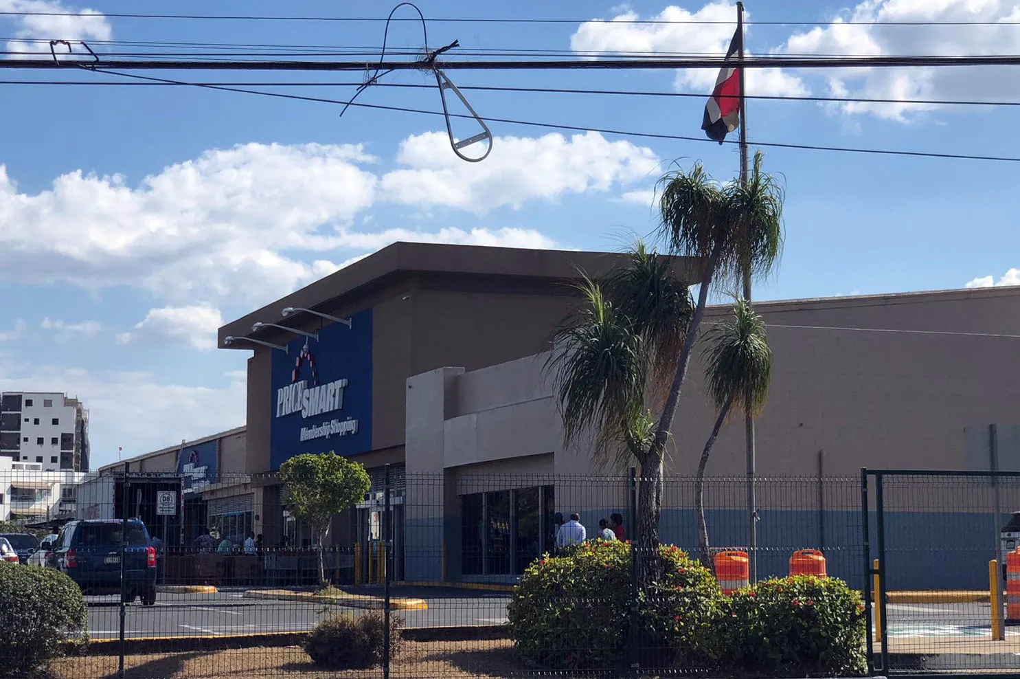 Cierran PriceSmart de la Charles Summer por supuesto embargo