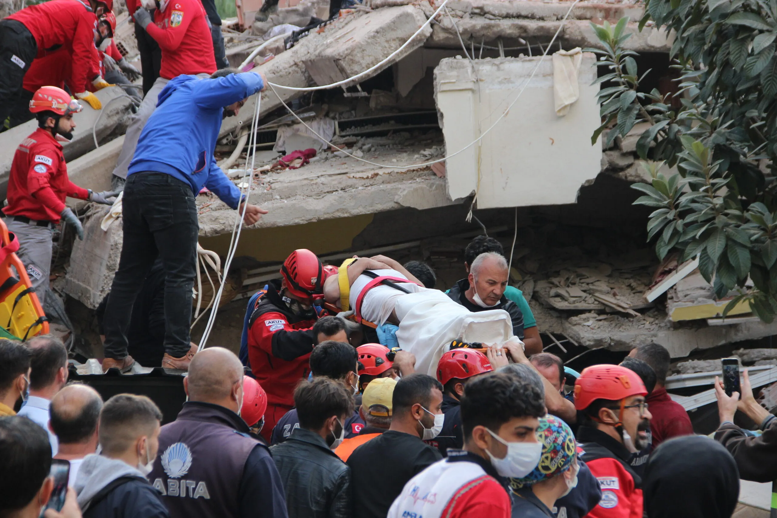 Al menos 1.800 muertos por terremoto en Turquía y Siria