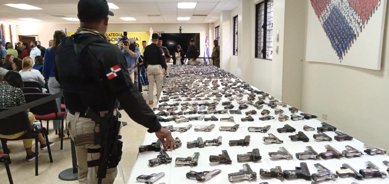 Fiscalía de Santiago entrega 503 armas de fuego al Ministerio de Interior y Policía