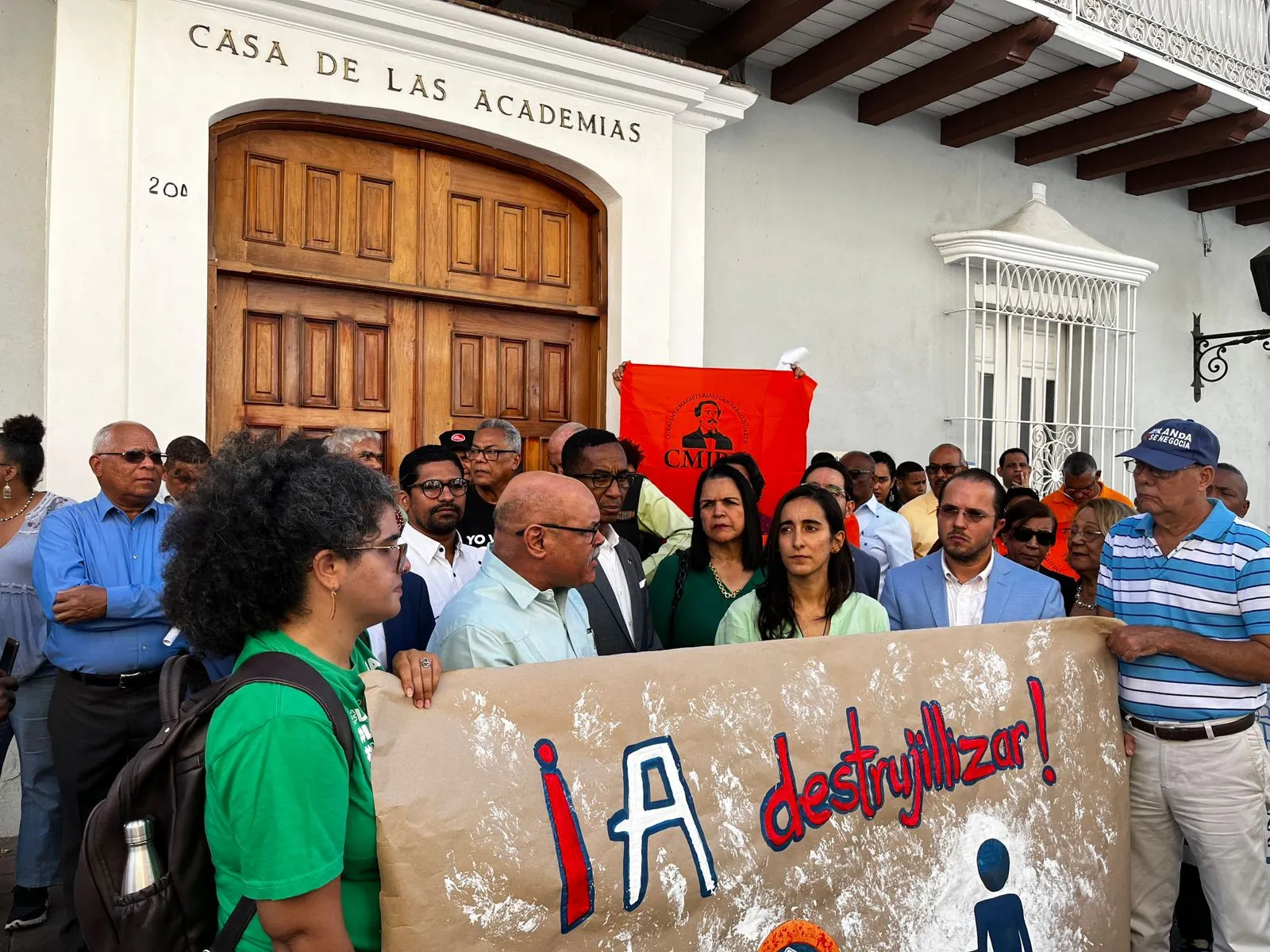 Piden excluir de Academia de la Historia a responsable de asesinatos de Manolo Tavárez y de Caamaño