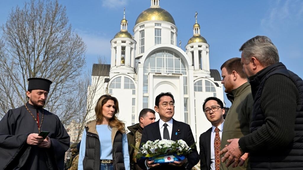 Primer ministro japonés visita Kiev y Rusia sobrevuela bombarderos cerca de territorio nipón