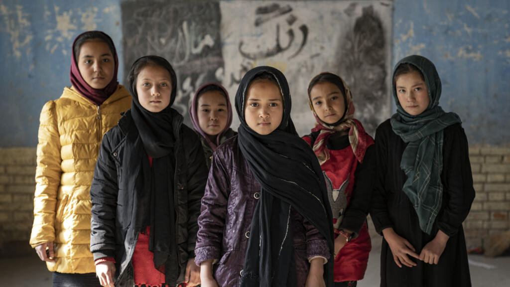 El régimen talibán arresta al fundador de una escuela para niñas