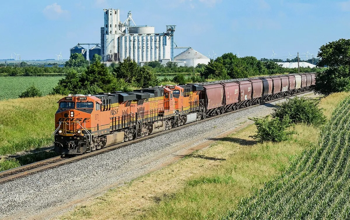 Descarrila un tren con etanol en EEUU que obliga a evacuar a los residentes