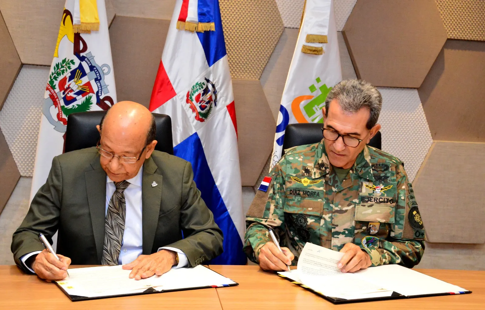 Defensa e Idopril firman convenio de protección contra accidentes