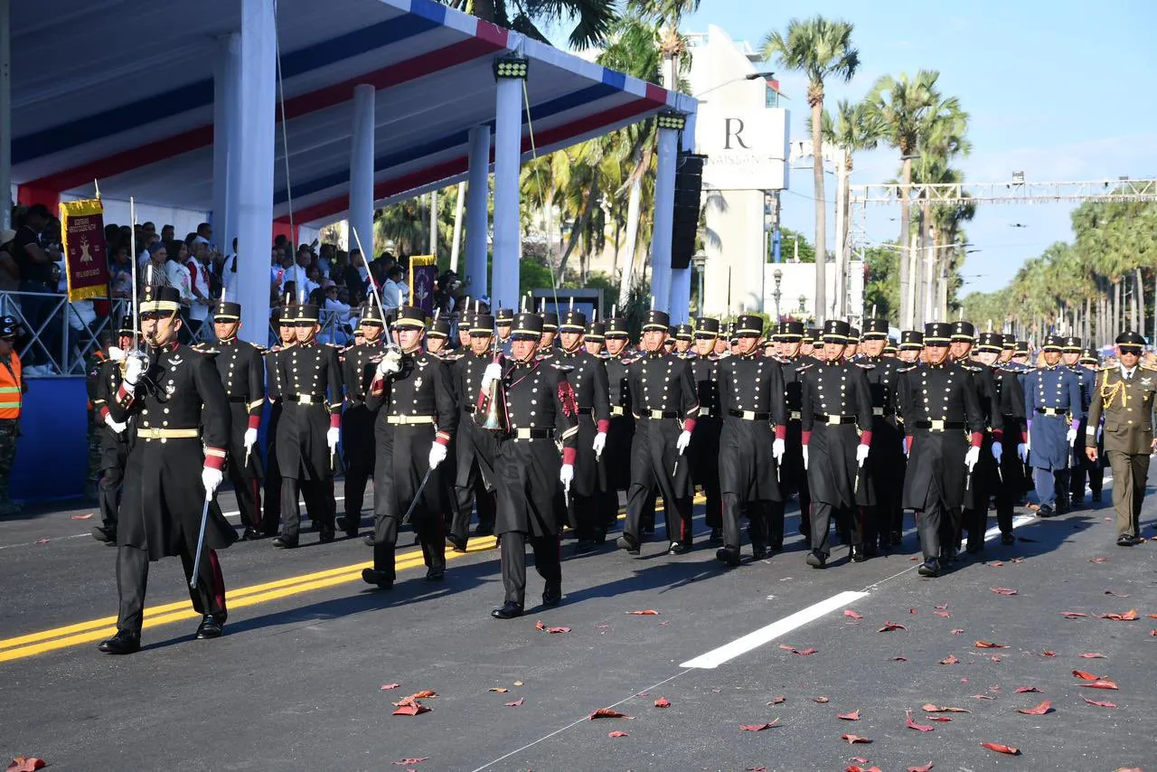 Resaltan desfile militar del 27 de febrero