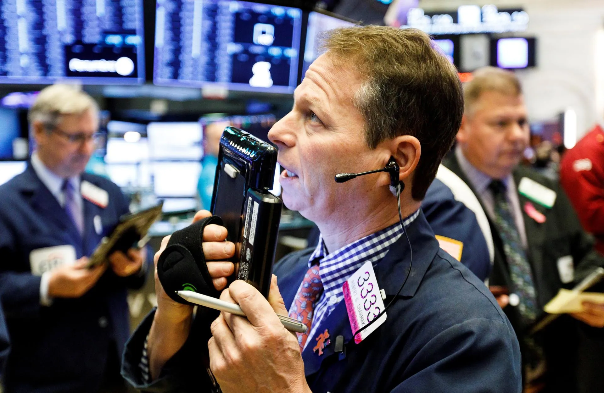 Wall Street empieza la semana en terreno mixto y el Dow Jones baja un 0,10 %
