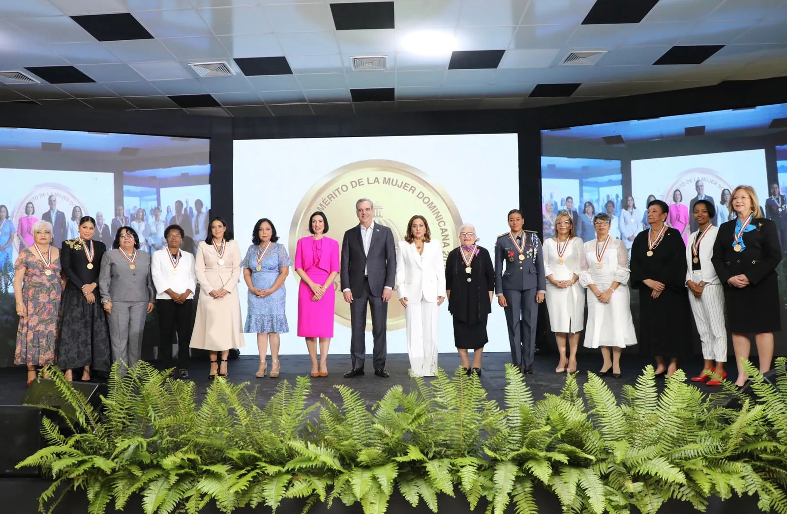 Catorce dominicanas reciben la Medalla al Mérito 2023