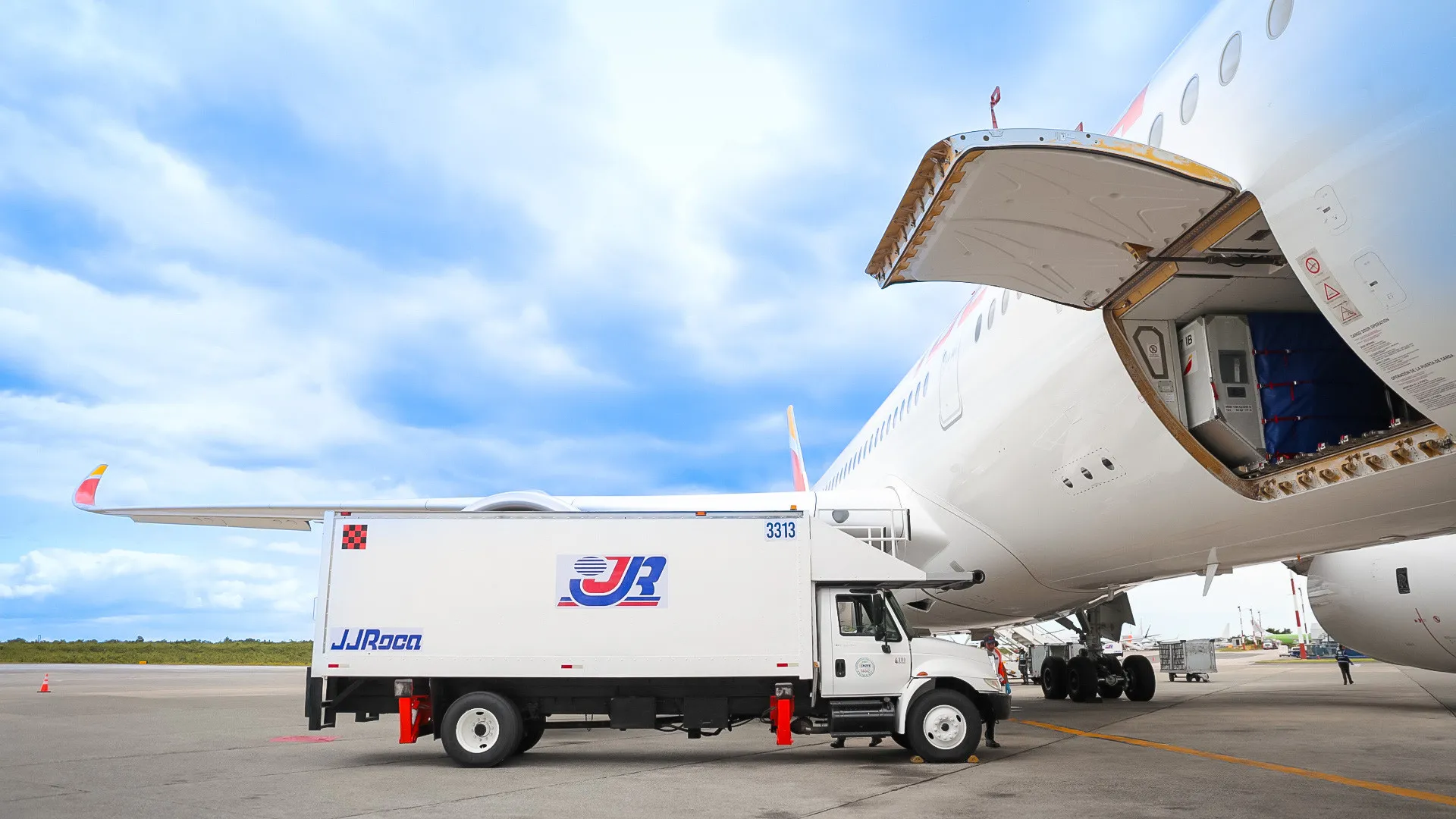 JJ Roca celebra 53 años con servicio de catering aéreo