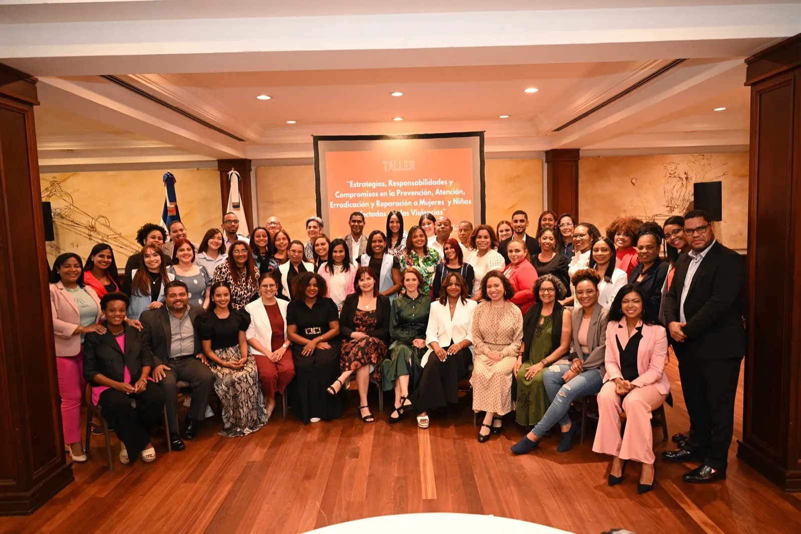Ministerio de la Mujer imparte taller de periodismo para ayudar a prevenir la violencia contra las mujeres