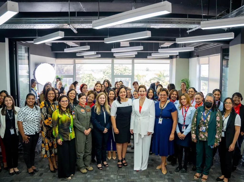 Arajet conmemora Día Internacional de la Mujer con un conversatorio con las líderes de la aviación