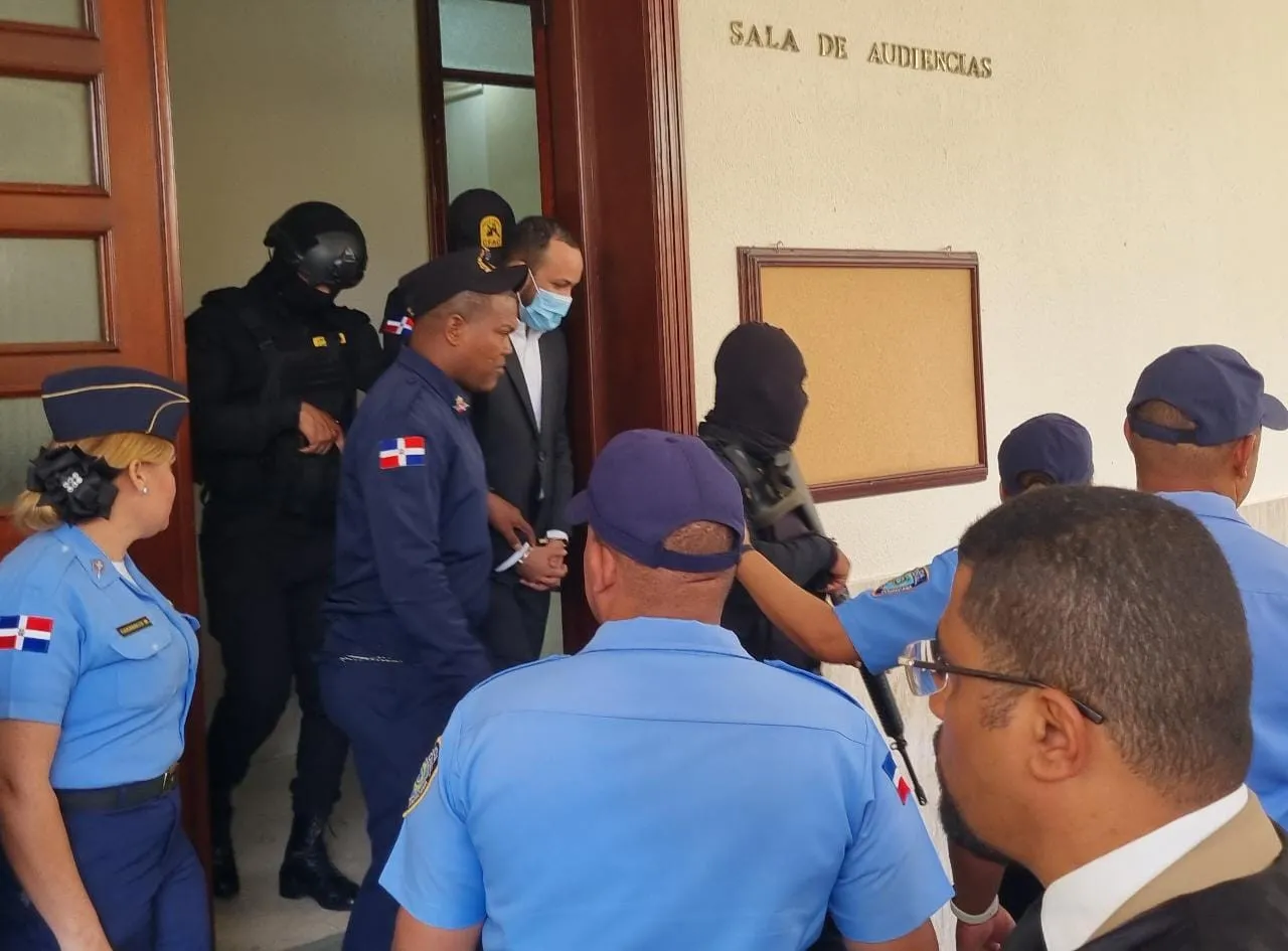 Falta de autorización de allanamientos impide audiencia de coerción contra Jairo González
