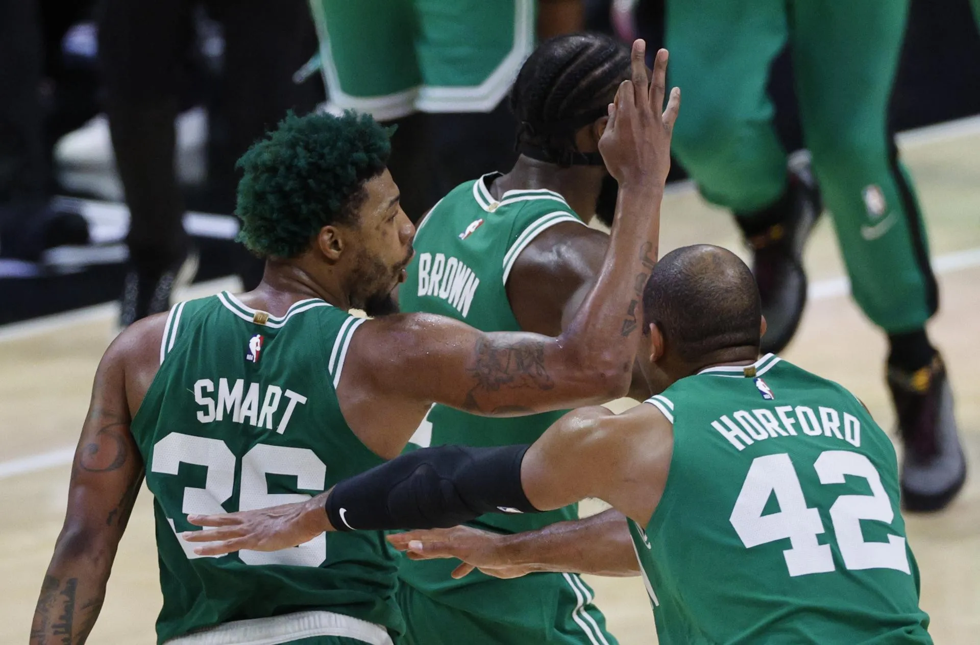 Los Celtics sobreviven a un infierno en Atlanta y pasan de ronda