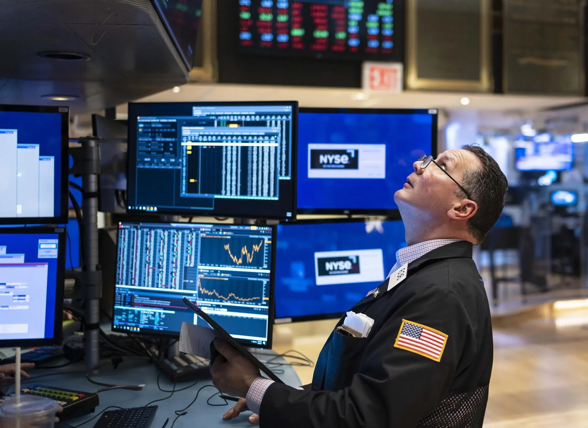Wall Street abre en rojo y el Dow pierde un 0,93 % tras nuevos datos de empleo e inflación