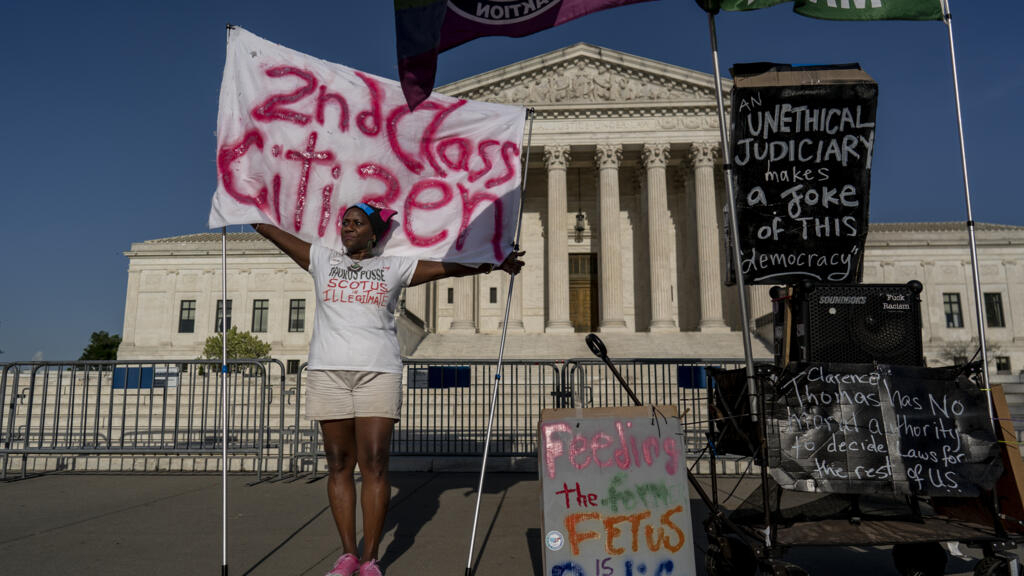 Supremo de Estados Unidos mantiene el acceso a la píldora abortiva mifepristona