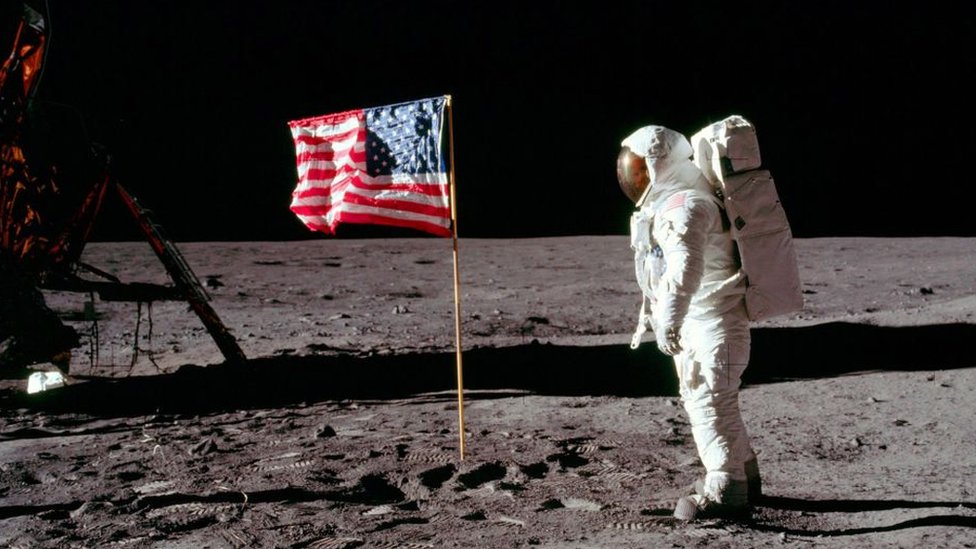 De Newton a Neil Amstrong: 7 frases famosas que realmente nunca se dijeron