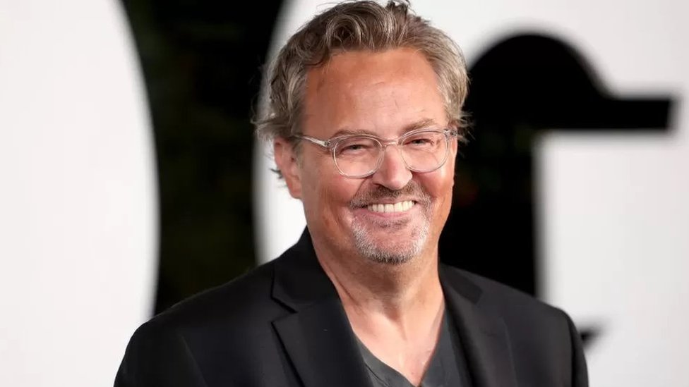 La estrella de Friends, Matthew Perry, eliminará de su autobiografía los comentarios sobre Keanu Reeves
