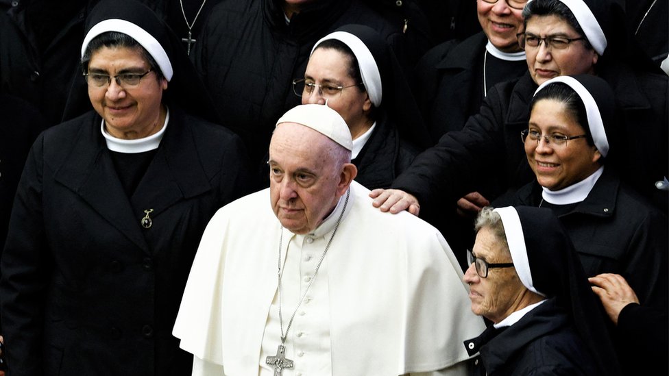 El papa Francisco les otorga a las mujeres un histórico derecho al voto en una reunión de obispos