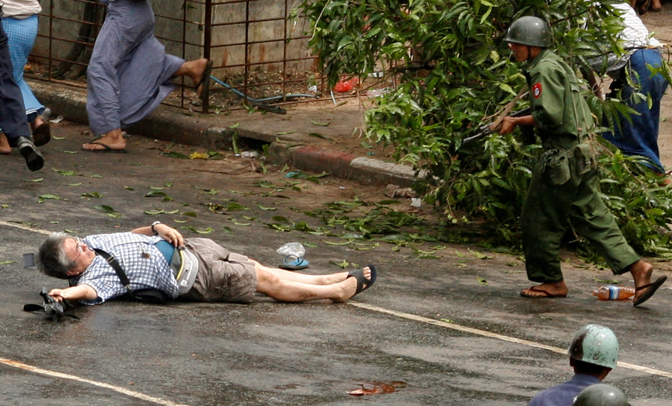 La cámara hallada con los últimos momentos de Kenji Nagai, el periodista cuyo asesinato quedó reflejado en una foto que ganó el Pulitzer