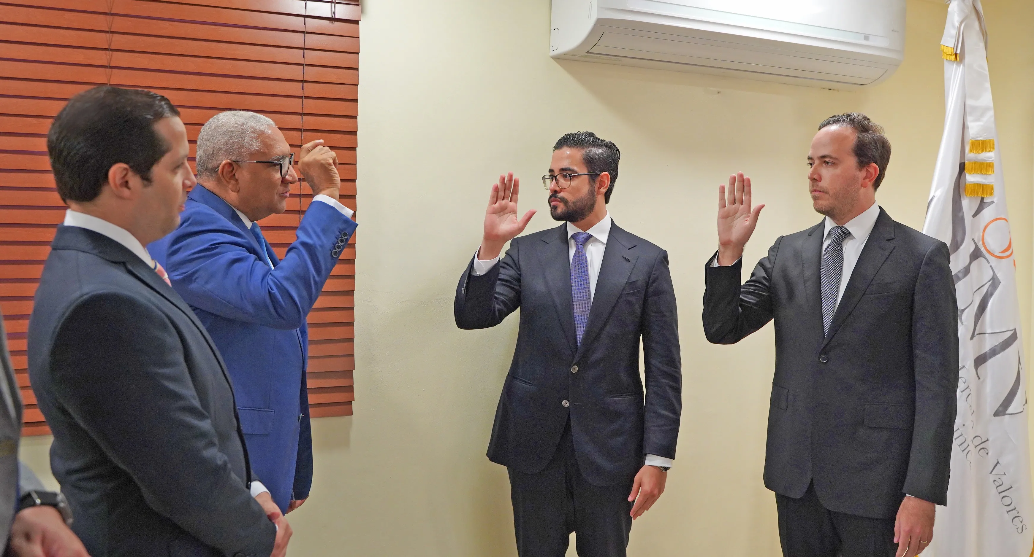 Juramentan nuevos miembros del Consejo Nacional del Mercado de Valores