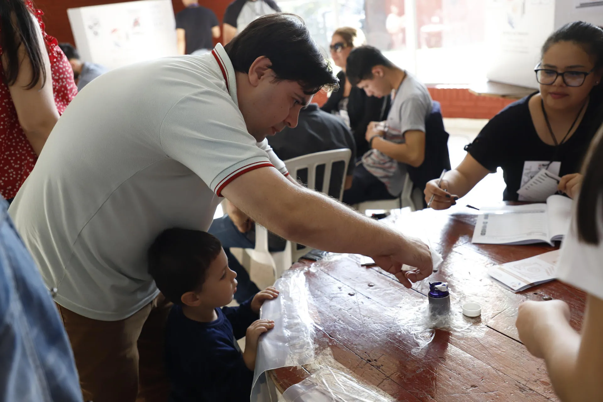 Paraguayos votan este domingo entre denuncias de oficialistas y opositores