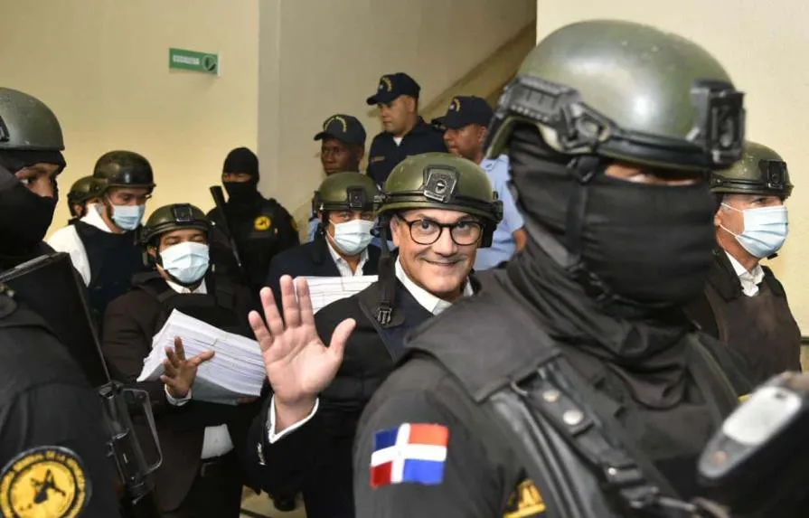 Gonzalo Castillo sale del Palacio de Justicia para cumplir arresto domiciliario