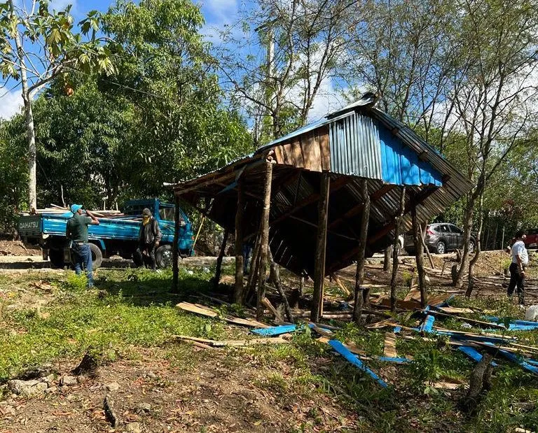 Desalojan construcciones en área protegida del río Jaya