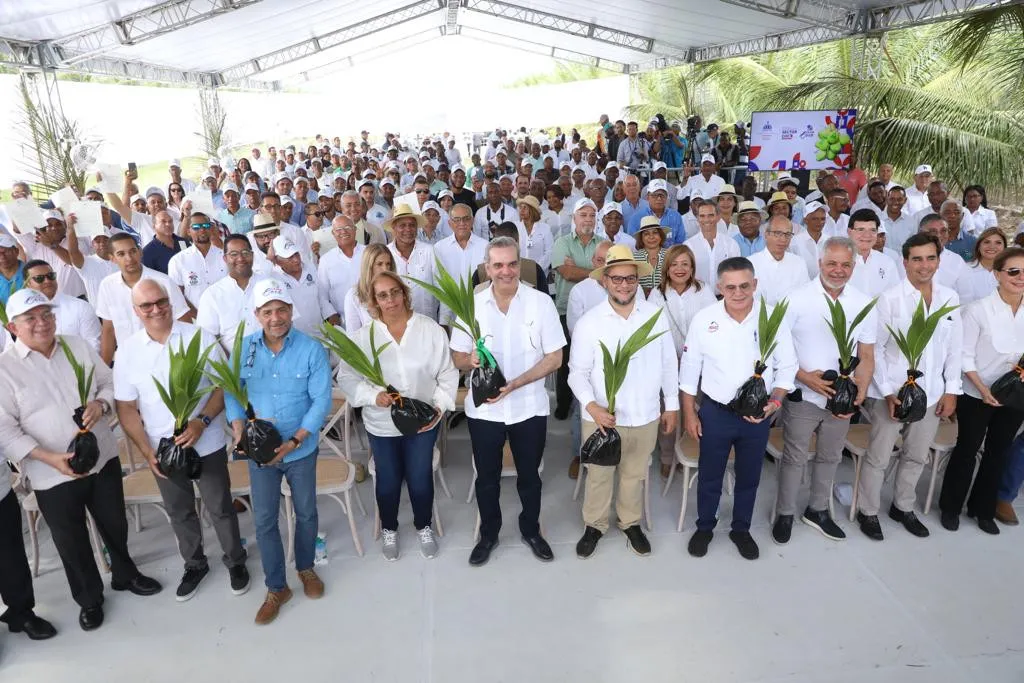 Lanzan plan nacional de producción de coco con una inversión de RD$ 883 millones de pesos