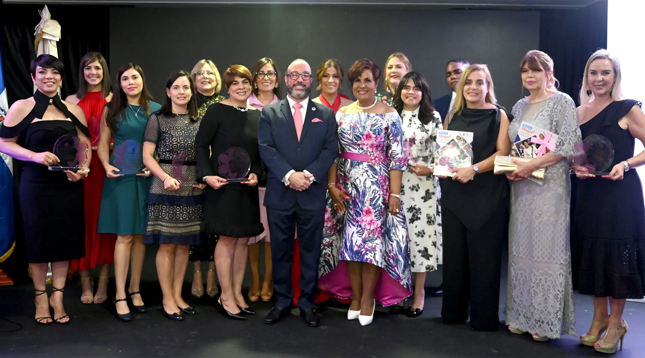 Superintendencia de Seguros reconoce 29 mujeres del sector seguros