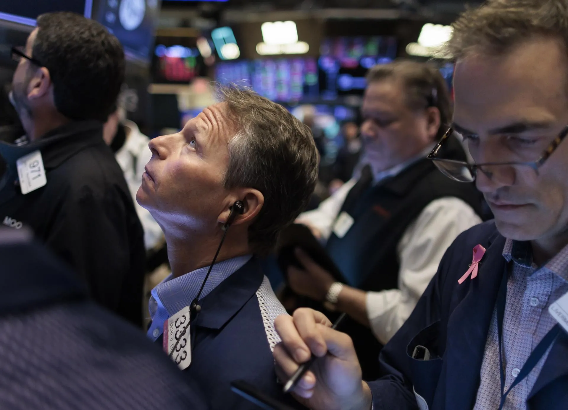 Wall Street llega a terreno mixto este lunes