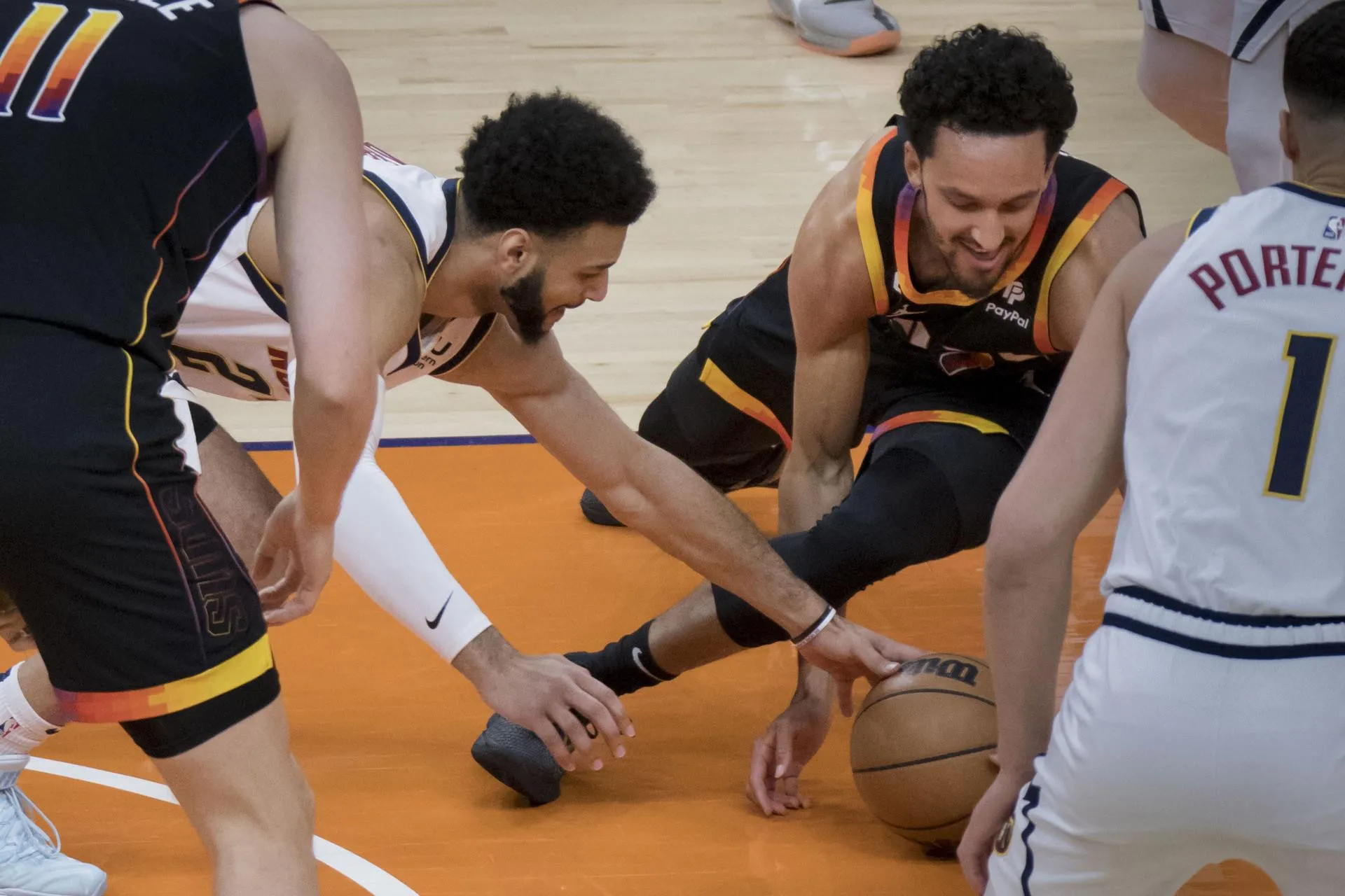Los Nuggets despedazan a los Suns y jugarán la final