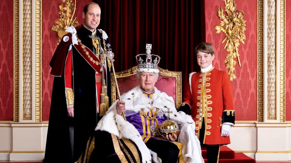 Rey Carlos III: la foto de la coronación que muestra a tres generaciones de la realeza británica