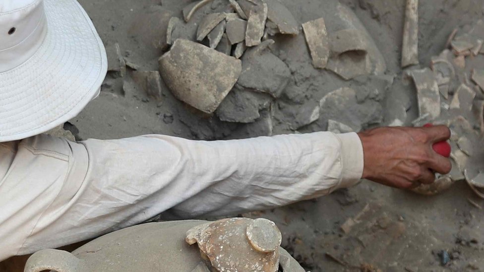 La tumba preincaica de más de 1000 años de antigüedad hallada en Perú que muestra la vida de lujos de un antiguo señor de las aguas