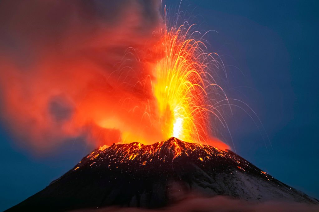 Erupción del Popocatépetl: las espectaculares imágenes del volcán que tiene en alerta a México