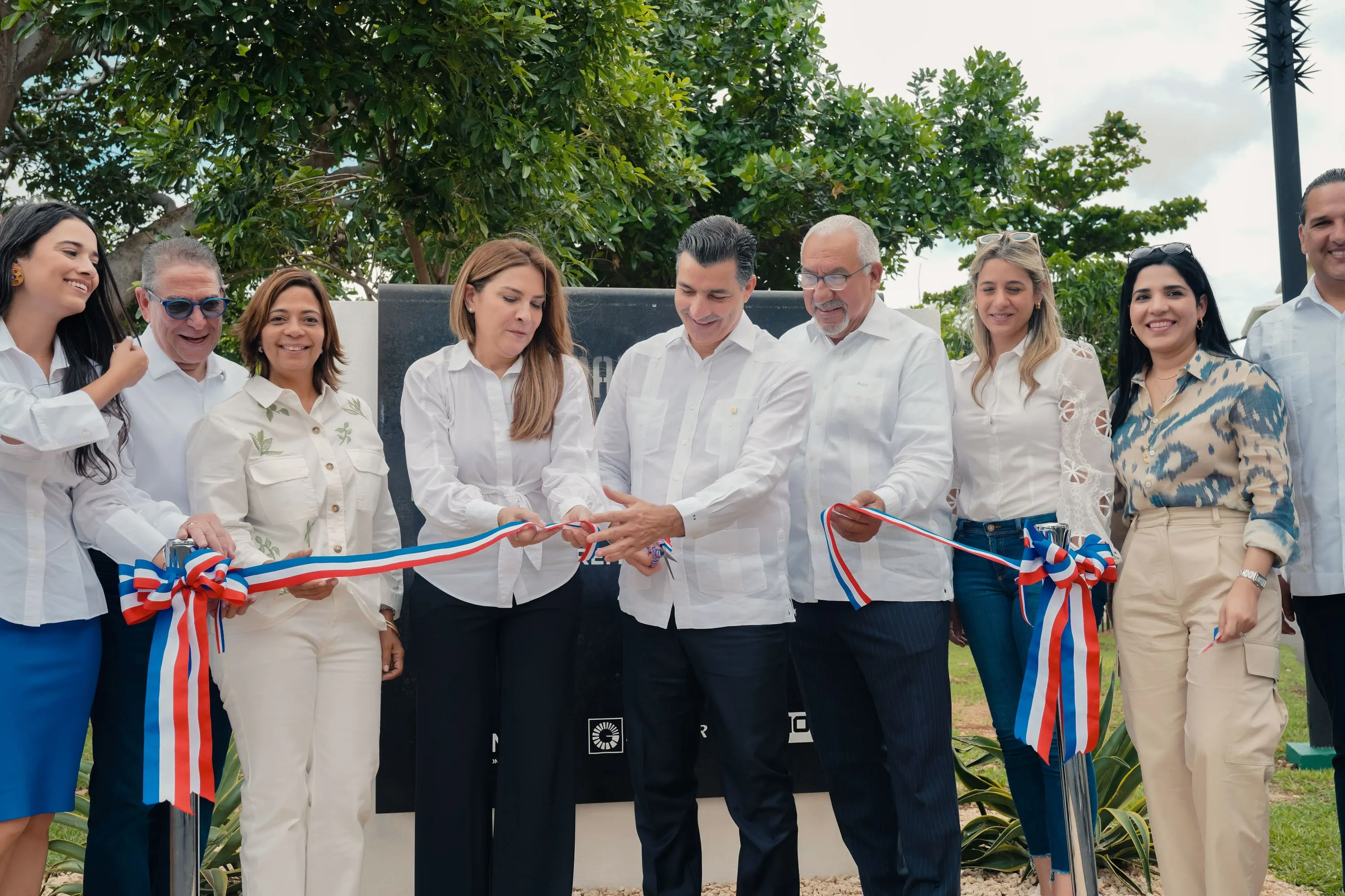 Banco Popular, ADN y MOCP entregan remozado parque Las Praderas