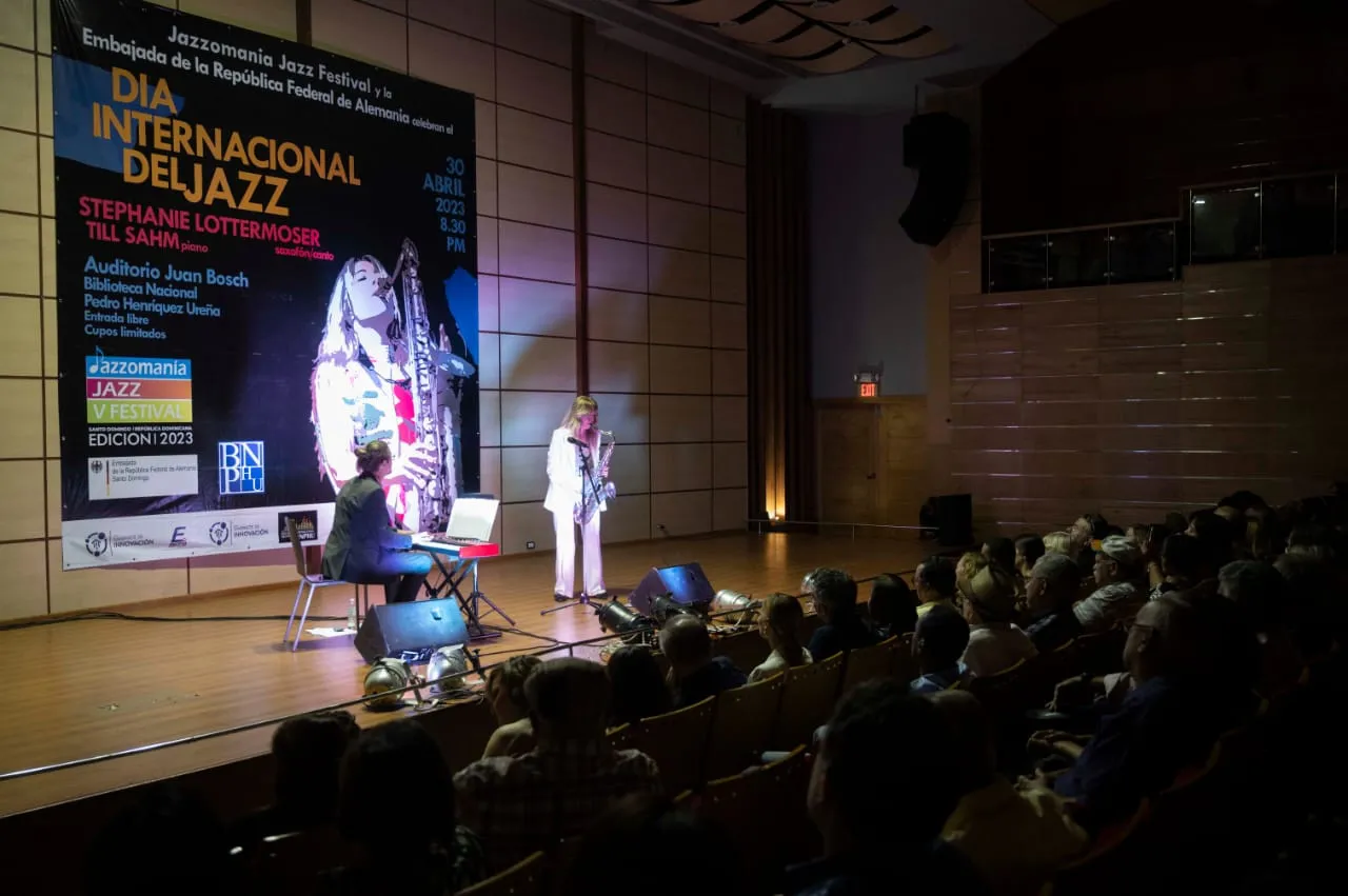 Jazzomanía deleitó al público con el concierto de los alemanes Stephanie Lottermoser y Till Sahm