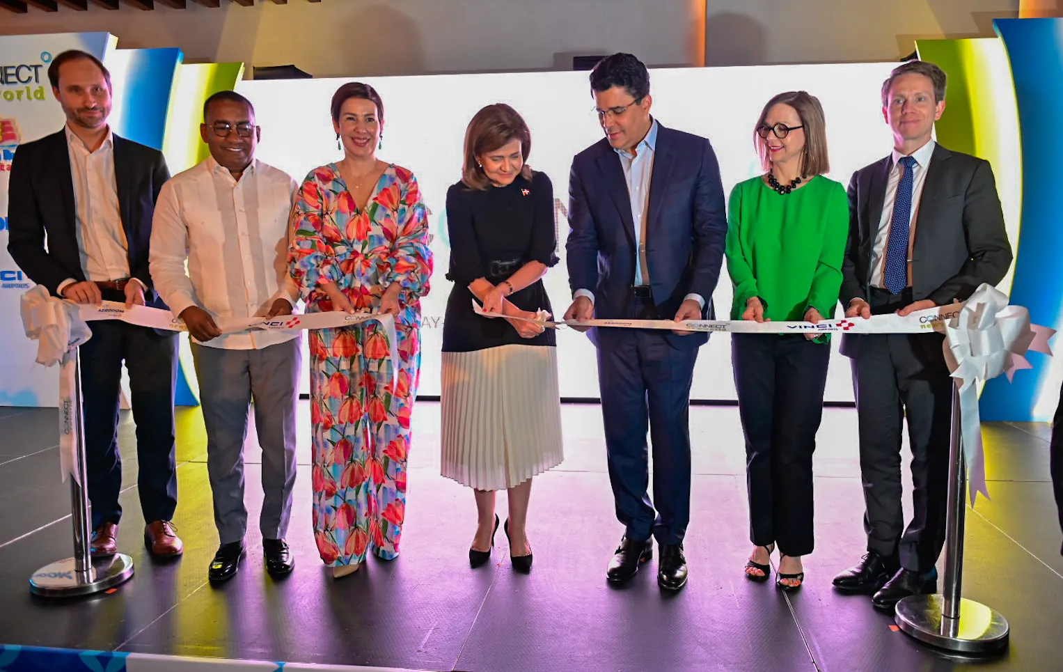 Inicia el Connect New World; reúne a ejecutivos del transporte aéreo internacional en RD