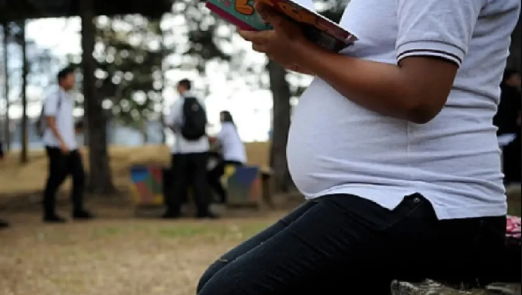Registran 1.422 estudiantes embarazadas en las escuelas, 113 de ellas violadas