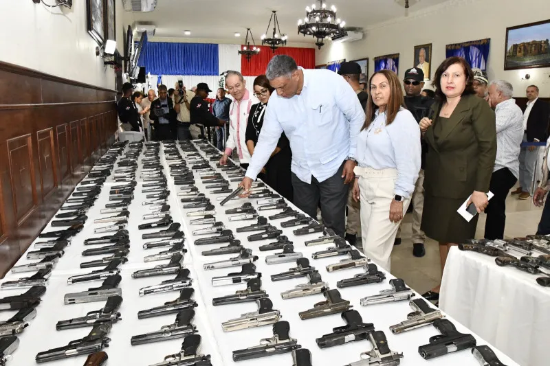 Interior y Policía recibe 719 armas de fuego decomisadas en provincia Duarte