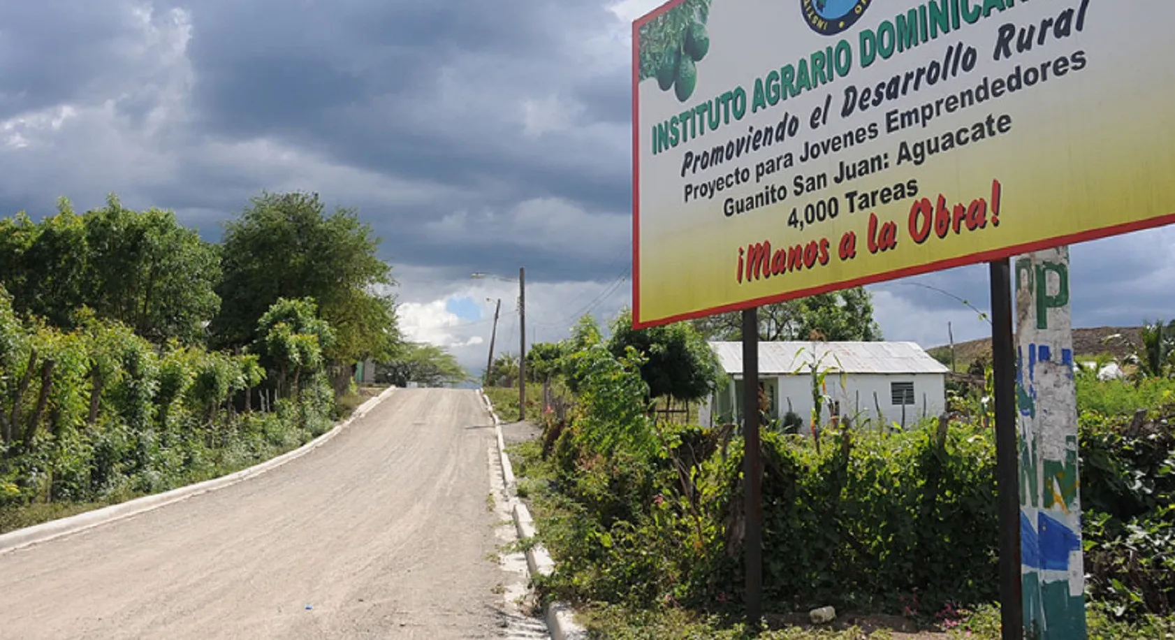 Abinader cancela a funcionarios por toma ilegal de tierras en San Juan