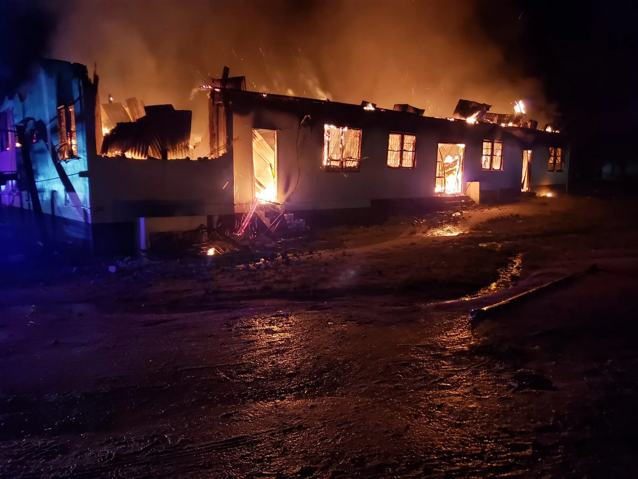 Investigan si incendio que mató 19 niños en una escuela de Guyana fue provocado