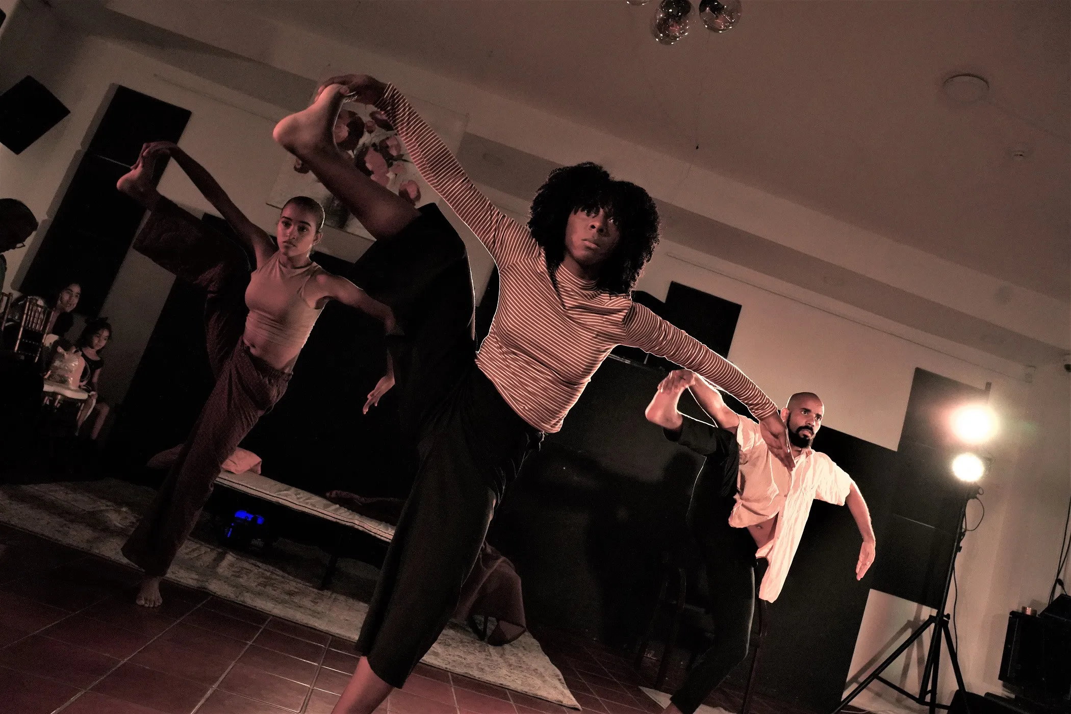 Con espectáculo A-isla-2, Centro Cultural Banreservas celebra Día de la Danza