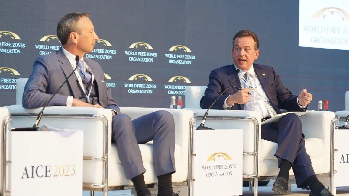 Ito Bisonó presentó cifras de inversión, empleos y exportaciones en Conferencia Mundial de ZF en Dubái